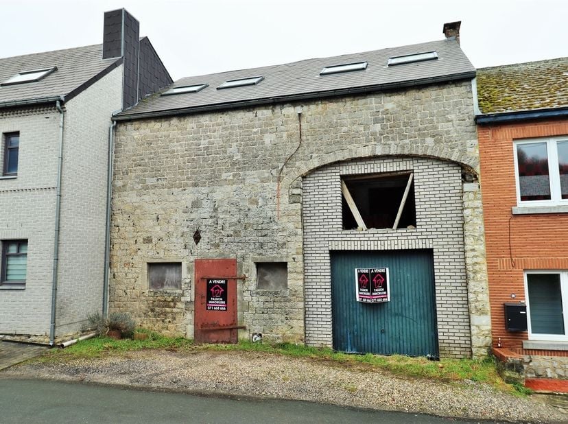 Huis te koop in ,
                    5650 Yves-Gomezée