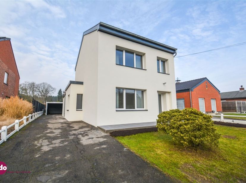 Charmante maison récemment rénovée avec 4 chambres à Baal<br />
Cette maison des années 60', entièrement rénovée, est située dans une rue secondaire t