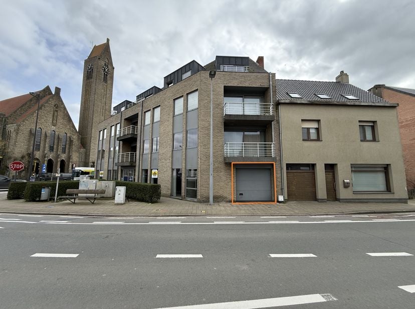 Deze staanplaats is gelegen in het privatieve gedeelte van Residentie Castello te Tielt met name in de Stationstraat 1.<br />
Comfort gegarandeerd, wa