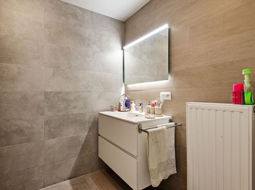 Recent dakappartement voorzien met 1 slaapkamer en zuidterras op toplocatie te Edegem!<br />
<br />
Ligging: Gelegen in de Buizegemwijk te Edegem, c
