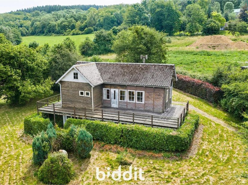 CHALET 4 FAÇADES AVEC JARDIN SITUÉ À FERRIÈRES - <br />
<br />
Charmant chalet sur terrain situé en zone d'habitat à Ferrières dans le village « Le Tr