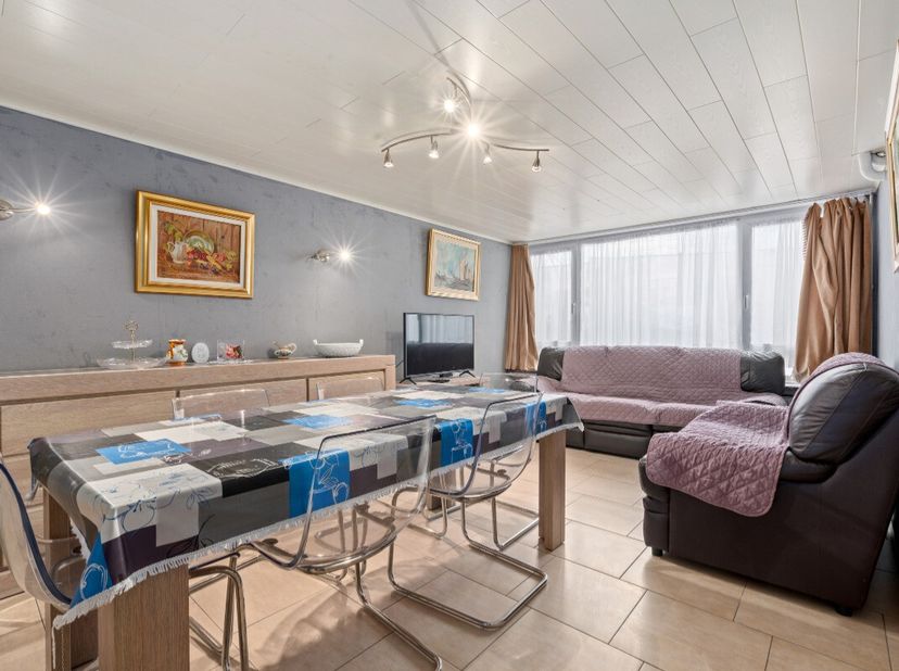 Blankenberge: Gelijkvloersappartement met 3 slaapkamers te koop aan achterzijde van Zeedijk. Op het casinoplein van Blankenberge vinden we dit ruim ge