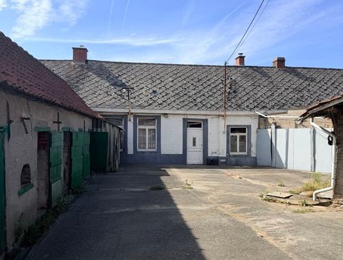                                         Hoeve te koop in Smeerebbe-Vloerzegem, € 275.000
