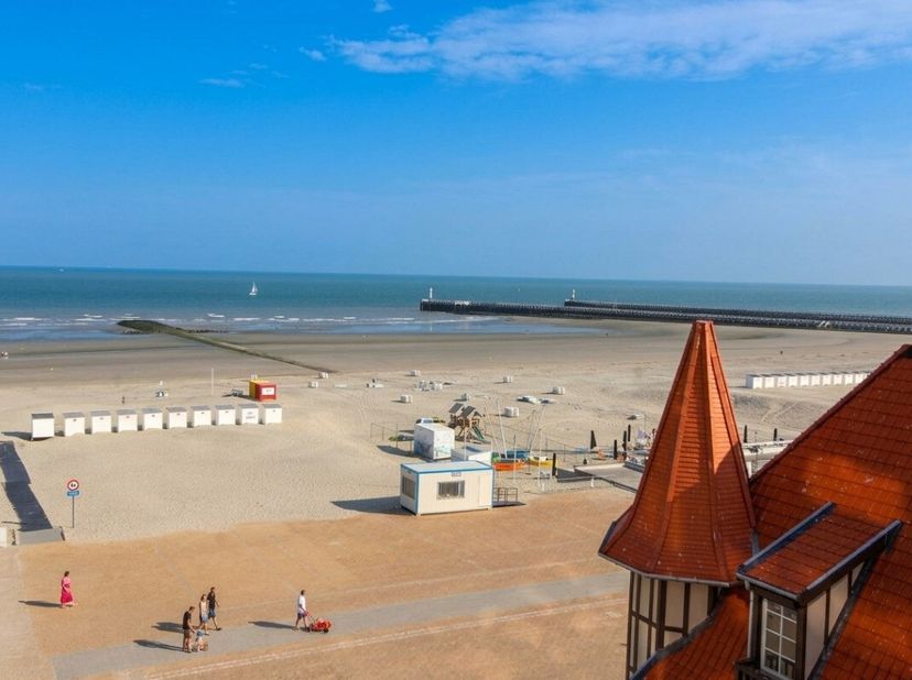 Nieuport : Studio prête à emménager avec coin nuit et vue sur la mer Situé au cur de Nieuport-Bains, à proximité immédiate de la digue et de la rue co