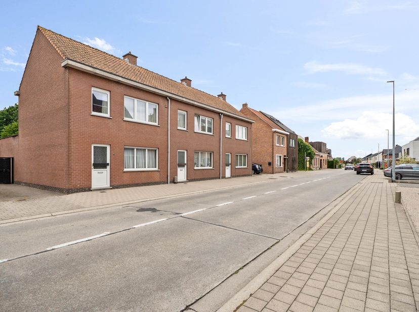 Uitstekende investeringsopportuniteit opbrengsteigendom bestaande uit 3 woningen met garageboxen<br />
Deze verzorgde opbrengsteigendom bestaat uit d