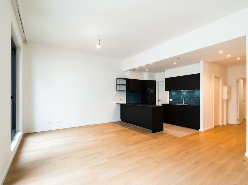 SINT-GILLIS, Louizawijk. Ideaal gelegen, dicht bij openbaar vervoer en voorzieningen. Prachtig APPARTEMENT (2 slpk/1 badkamer/1 douchekamer) van ±80m²