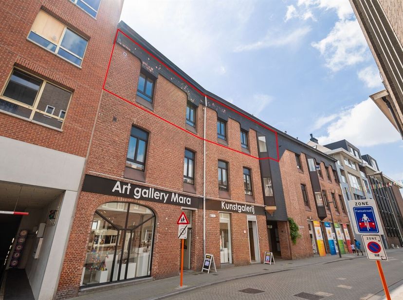 Ruim appartement met 2 slaapkamers, 2 terrassen en optionele garage<br />
Dit ruime appartement met 2 slaapkamers is gelegen op een centrale locatie i