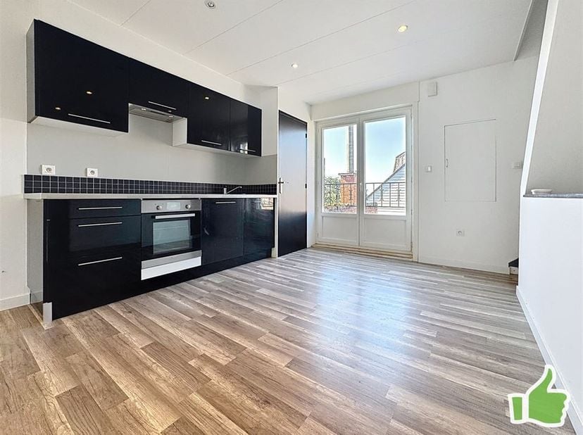 Magnifique appartement dans un état irréprochable avec une chambre et terrasse.<br />
Duplex avec entrée privative proposant un lumineux living avec c