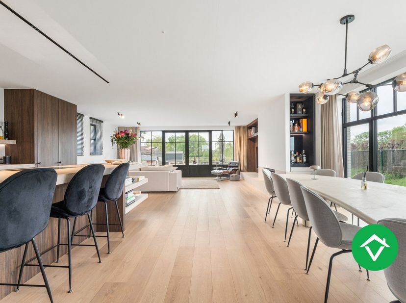 Deze alleenstaande woning is gelegen op een grondoppervlakte van 715 m² in de Mollestraat te Zarren (Kortemark).<br />
<br />
Deze tot in de puntjes a