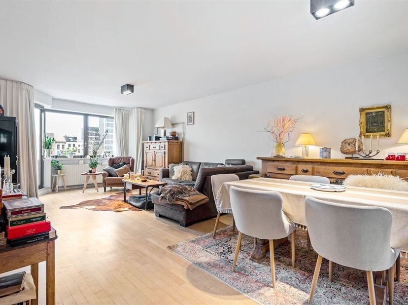 Stijlvol duplexappartement (130 m²) gelegen aan het Zuidpark<br />
Ligging:<br />
Aan de Vlaamsekaai, in het hart van het levendige Antwerpen-Zuid, be