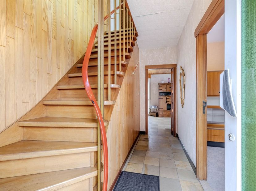 Journée portes ouvertes le samedi 14/03 de 15h30 à 16h30<br />
OB à moderniser sur un terrain de 1.454m²<br />
<br />
Situation : La propriété est