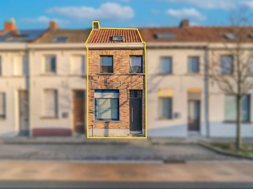 Deze op te frissen woning is gunstig gelegen nabij belangrijke invalswegen en niet ver van centrum Kortrijk. Met een EPC-score C en conforme elektrici