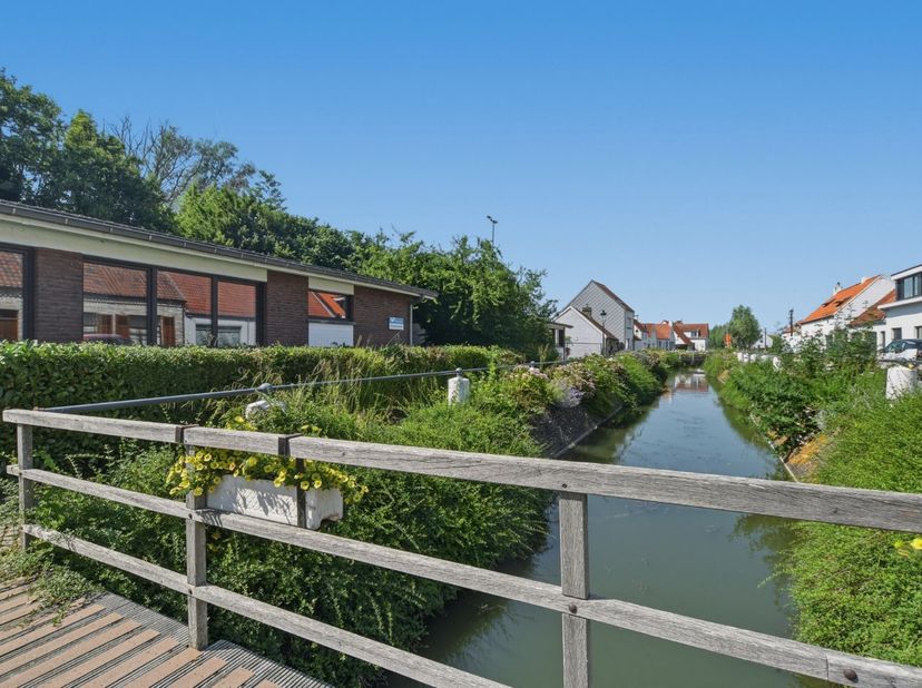 Bien professionnel à vendre
                    à 8380 Lissewege