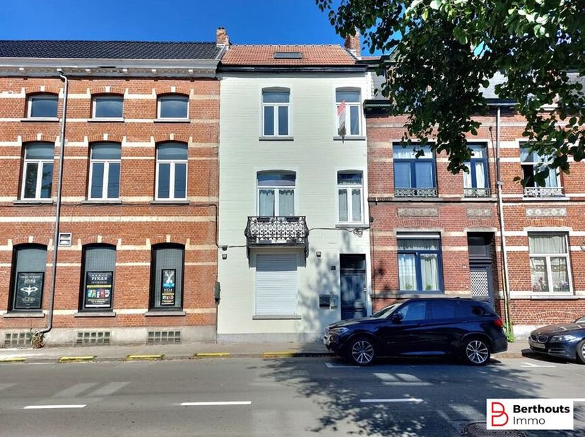 OPENDEURDAG ZATERDAG 6/6/2026 om 10 UUR<br />
Appartement voor starter of investeerder.<br />
Op de tweede verdieping bevindt zich dit 1-slaapkamerapp