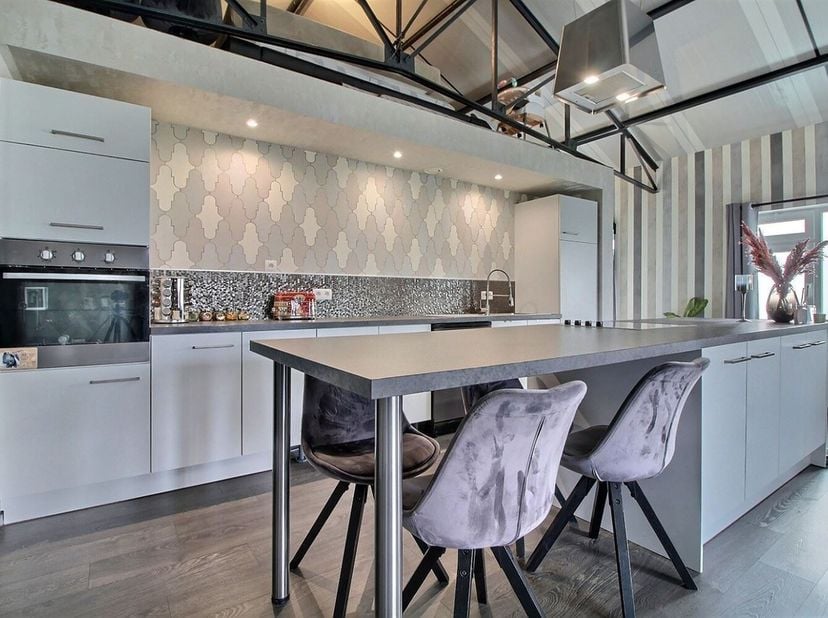 Magnifique loft entièrement rénové  Idéalement Situé à Luingne