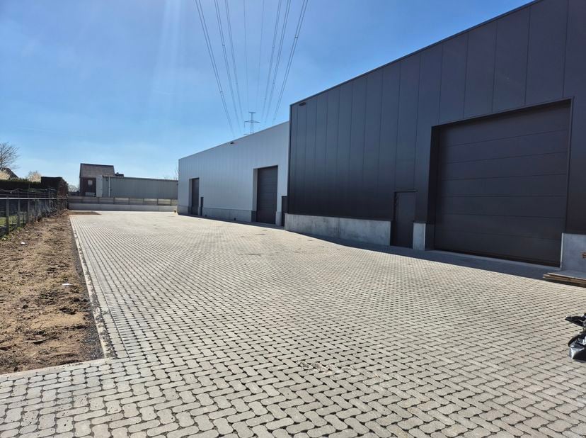 Op het Industrieterrein Jagersborg starten binnenkort de bouwwerken van dit representatieve KMO-project. Er zijn 9 KMO-units voorzien waarvan er 2 ove