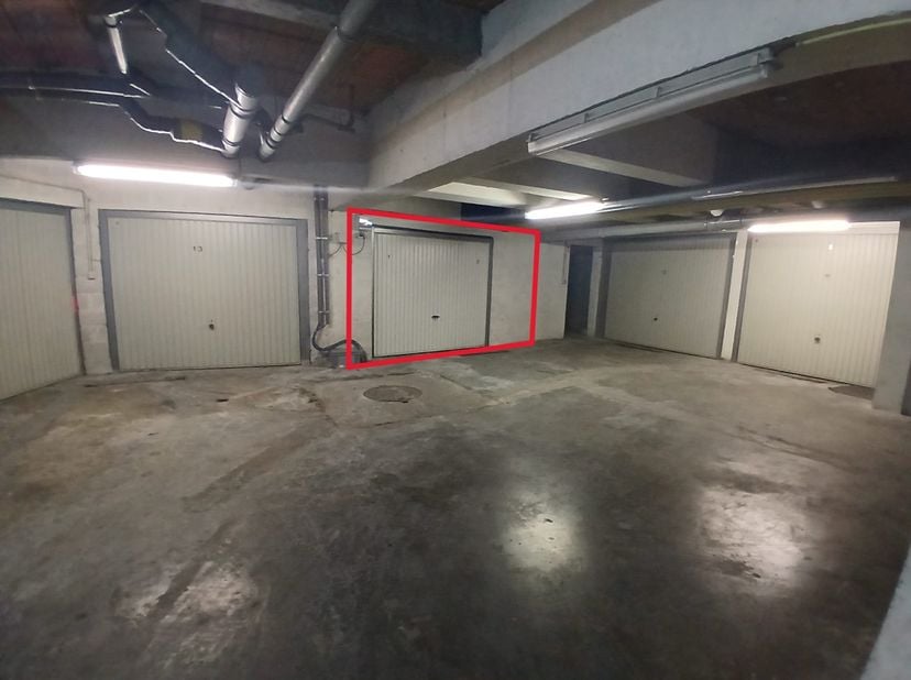 Garage te huur in Hugo Verrieststraat 77,
                    8800 Roeselare