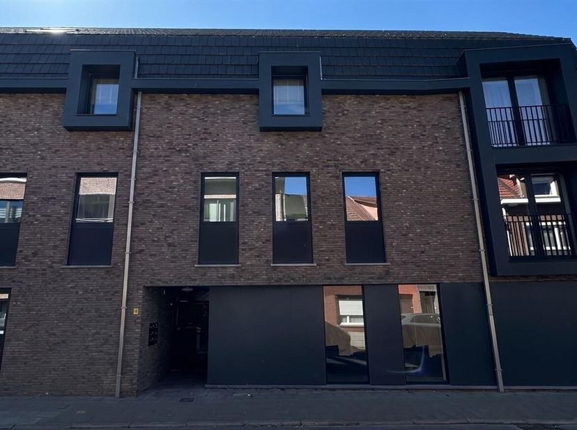 Lichtrijk appartement met 1 slaapkamer en zonnig terras in Turnhout<br />
Ligging: <br />
Gelegen aan de Koning Albertstraat 3 in Turnhout, op de eers
