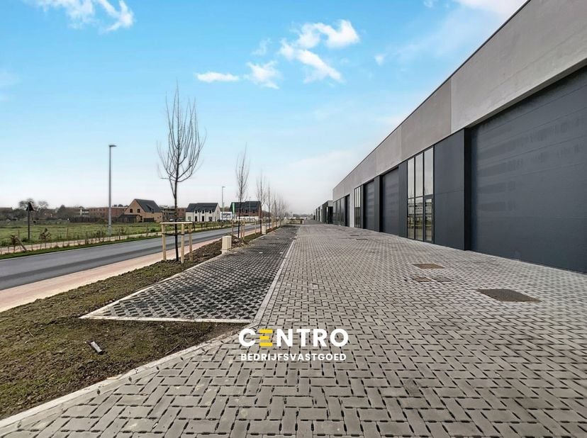 Benaderende bruto-AFMETINGEN:&amp;nbsp;<br />
276,39 m²:&amp;nbsp; 10,60m&amp;nbsp; x 26,07m&amp;nbsp;<br />
2 parkeerplaatsen<br />
<br />
AFWERKING:<br />
- De unit