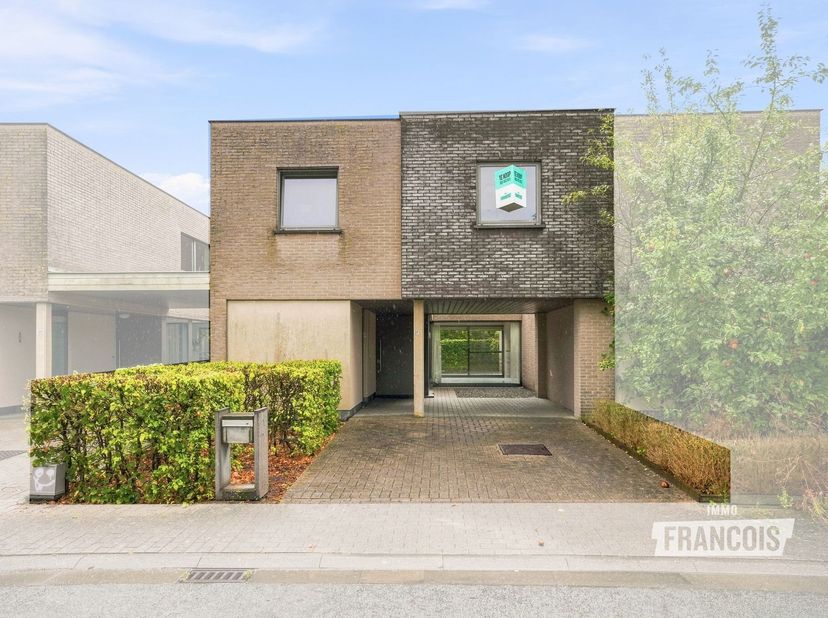 Vous cherchez une maison chaleureuse et soignée, située au calme, juste à lintérieur du ring de Poperinge ? Alors cette maison clé en main de 2006 mér