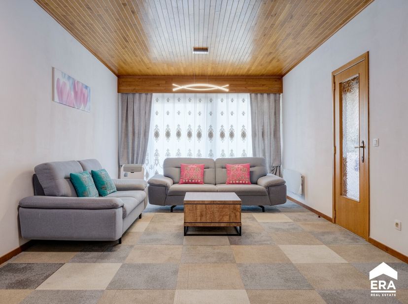 Te koop: Instapklaar appartement met 2 slaapkamers in de populaire Banneuxwijk van Hasselt, vlakbij het centrum en belangrijke invalswegen.Dit verzorg