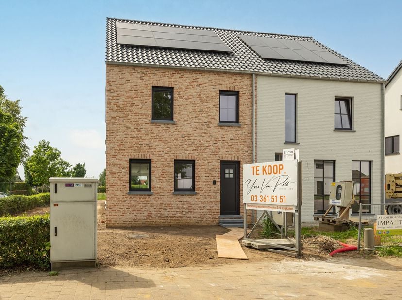 Prachtige nieuwbouwwoning van (bruto bew. opp. 195m²) met voorberekend E-peil 20 (Volledig EPB verslag in aanvraag), 3 tot 4 slaapkamers, hoogwaardig