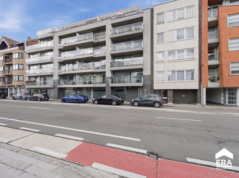 Penthouse met 2 terrassen en uniek uitzicht in hartje Roeselare! Ontdek dit aangename penthouse-appartement uit 2011, ideaal gelegen in het centrum va