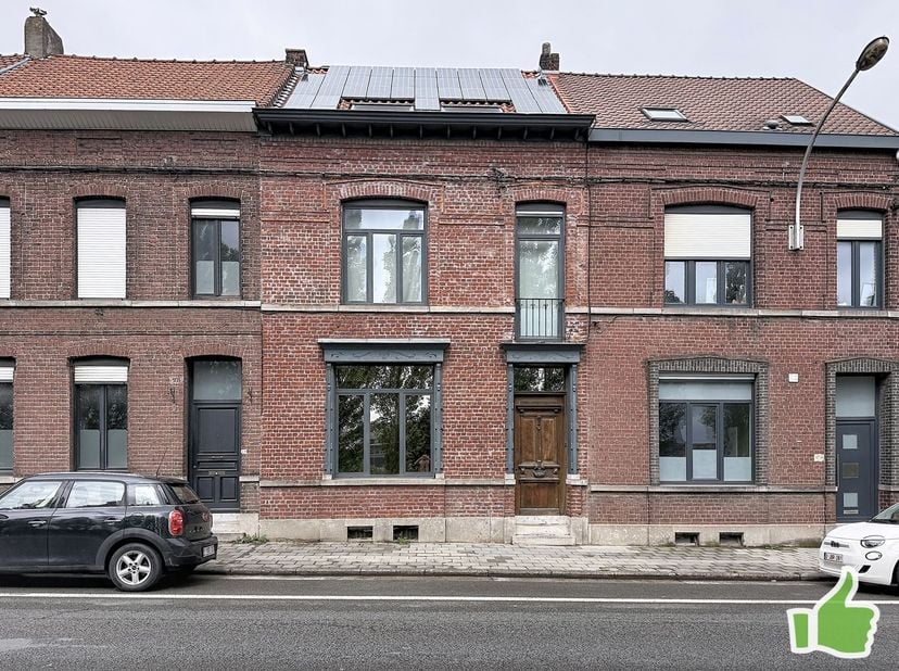 Demeure d'exception à Mouscron<br />
Idéalement située à proximité immédiate de la gare, cette magnifique habitation séduira les amateurs de caractèr
