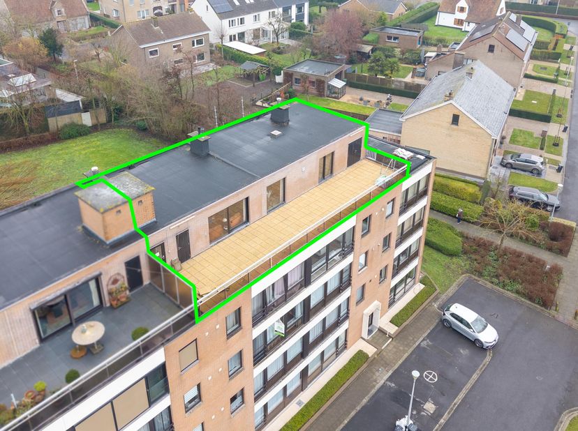 Op wandelafstand van het centrum van Diksmuide bevindt zich dit ruime en lichtrijke penthouse met drie slaapkamers en een uitzonderlijk groot terras.
