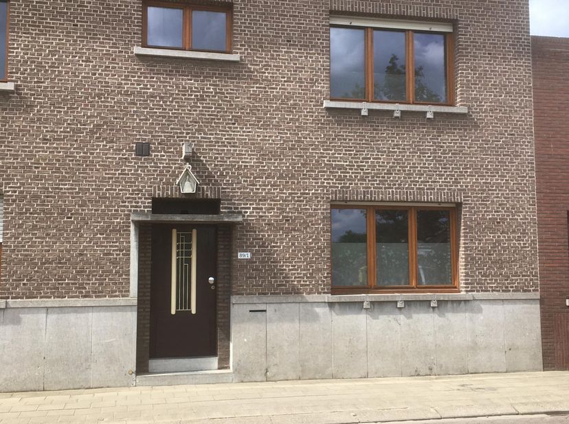 Wij verhuren een rijwoning in het centrum van Voortkapel, vlakbij winkels, school, openbaar vervoer, etc. Het is een propere gerenoveerde woning.<br /