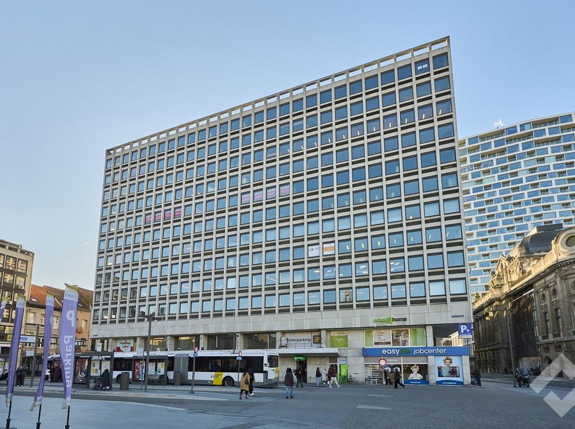 Bien professionnel à louer
                    à 2060 Antwerpen