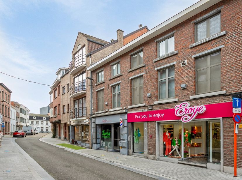 Bien professionnel à louer
                    à 3800 Sint-Truiden
