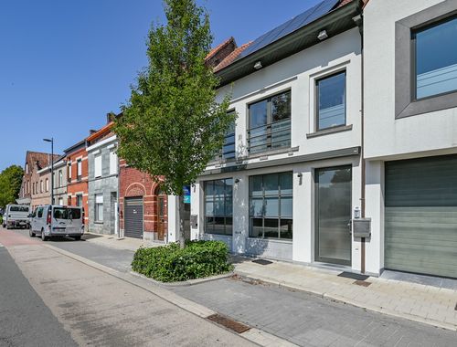                                         Commercieel Gebouw te huur in Izegem, € 695

