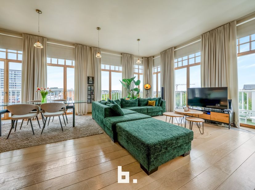 Hier kan men letterlijk het woord exclusief hanteren! Deze duplex te Knokke bieden wij u te koop aan en is instapklaar. Bij het binnenkomen in de leef