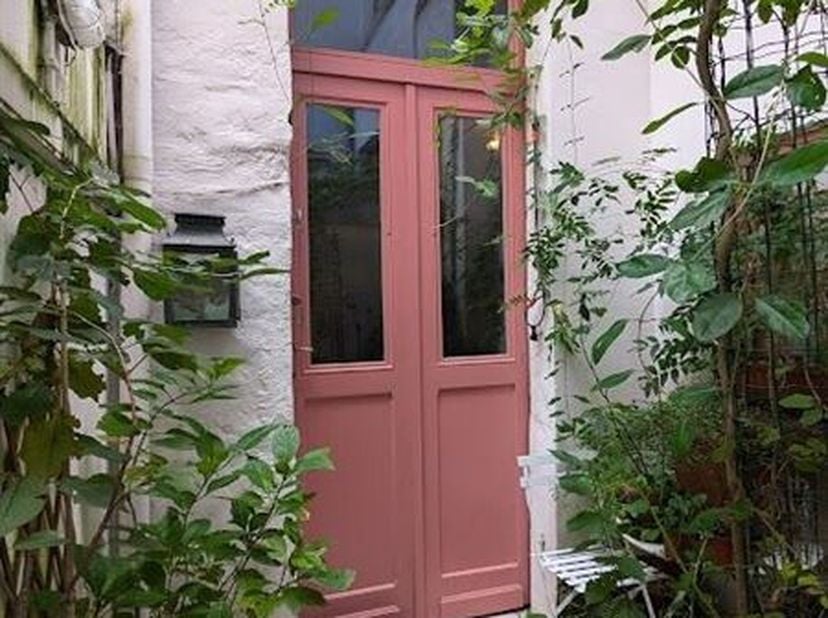 Prox. PLACE DE LONDRES &amp; TRÔNE : coup de coeur : arrière-maison, libre à lacte, située dans une petite copropriété (maison de commerce et de rapport s