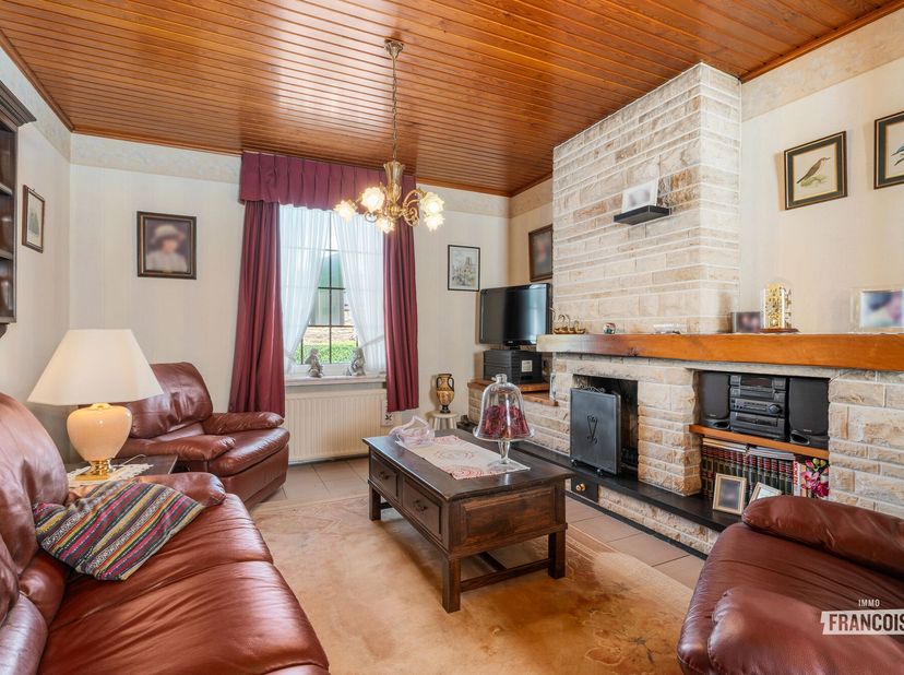 Deze op te frissen gezinswoning is gelegen op een uitzonderlijk rustige locatie in het charmante Lissewege, deelgemeente van Brugge. De woning biedt h