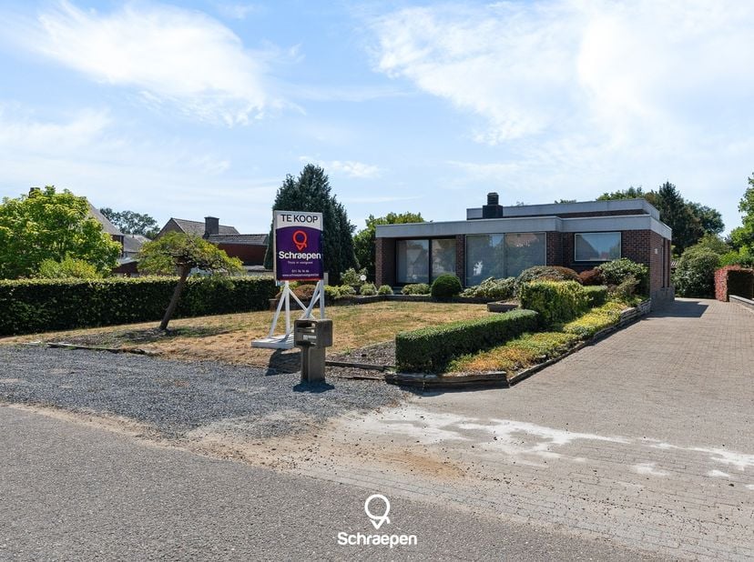 We vinden deze ruime gezinswoning&amp;nbsp;(237 m²) met 3 slpks terug&amp;nbsp;op een zuidwestelijk perceel van circa 11,5 are. Voor meer informatie ga naar:&amp;