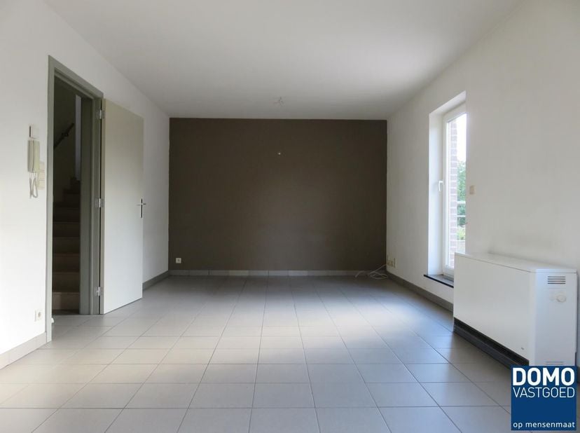 Heeft u interesse? Plan uw bezoek rechtstreeks via onze website www.domovastgoed.be.<br />
Duplex met ruim terras centraal gelegen in Diepenbeek, vlak