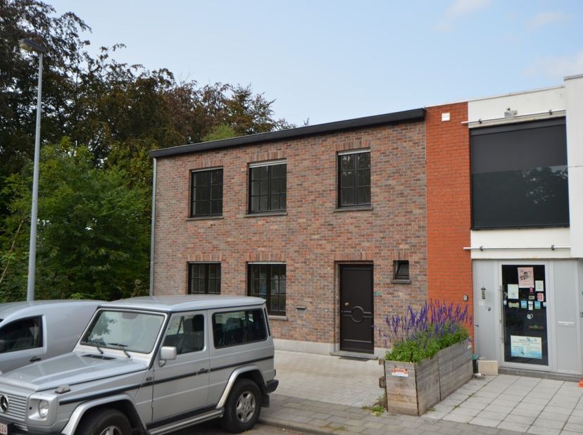 Instapklare woning te huur in centrum Hertsberge, met ruime parking voor de deur.<br />
Rustig gelegen in doodlopende straat.<br />
Volledig geschilde