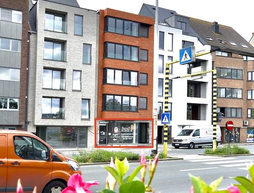                                        Rez-de-chaussée commercial à vendre à Eeklo, € 199.000
