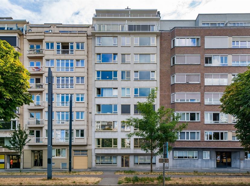 LEUK APPARTEMENT MET 2 SLAAPKAMERS AAN HET ZUIDPARK!!<br />
<br />
Welkom in dit charmante appartement op de vijfde verdieping van de residentie Oly