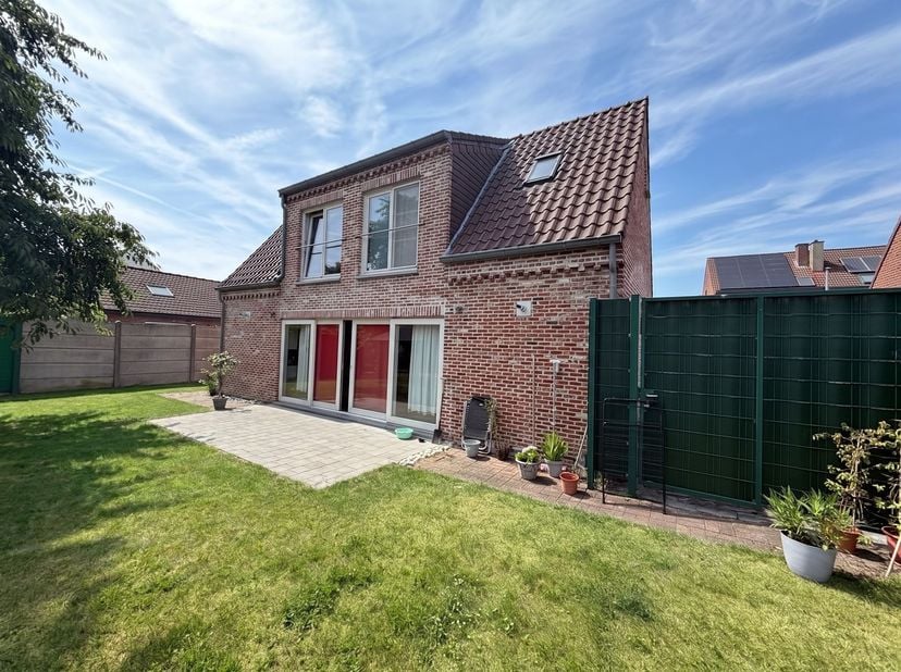 Ontdek deze karaktervolle woning!<br />
<br />
Ligging: verbindingsweg tussen Kapellen en Leugenberg, vlotte verbinding naar Hoogboom en centrum Kap