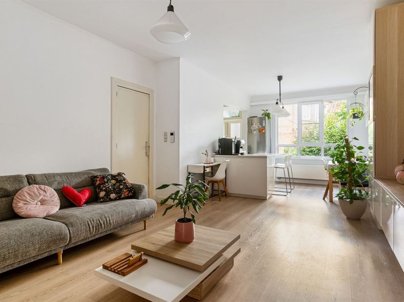 Ligging: Gelegen in de gegeerde Tentoonstellingswijk, geniet dit appartement van een rustige en residentiële ligging met een uitstekende bereikbaarhei