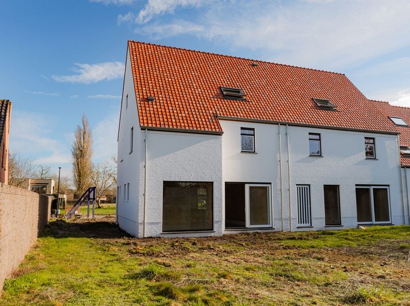 Exclusieve high-end nieuwbouwwoningen in een rustige doodlopende straat te Oostkamp<br />
In de Jan Breidelstraat in Oostkamp verrijst een exclusief e