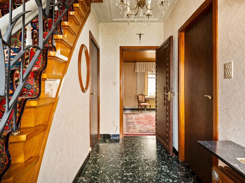 Authentieke woning met veel potentieel op een perceel van 1.255m² in Herenthout<br />
<br />
Gelegen vlakbij het centrum van Herenthout met alle fac