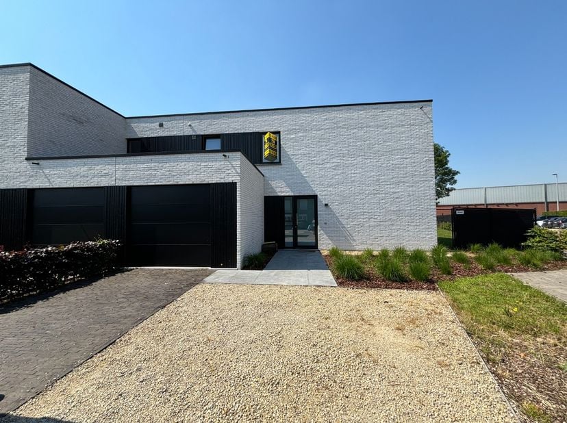 À louer : maison neuve prête à emménager et économe en énergie, située à Zulte<br />
<br />
UNE AFFAIRE À NE PAS MANQUER ! Cette MAISON FAMILIALE SPAC