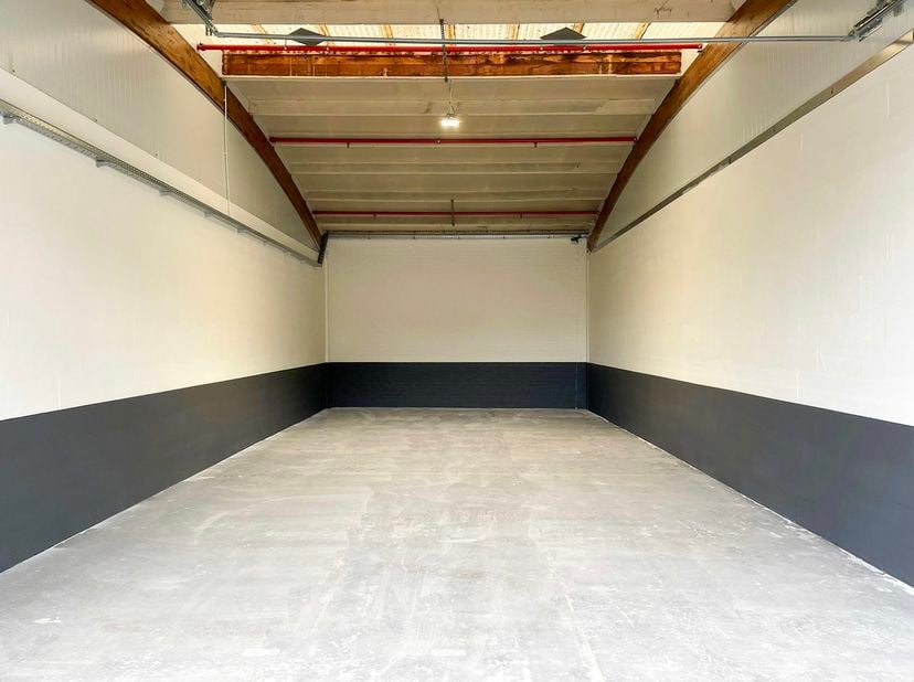 Ligging en bereikbaarheid<br />
Gelegen op een toplocatie in Rumbeke:<br />
- Slechts 1,8 km van de E403<br />
- Op 600 m van de bushalte<br />
- 3,5