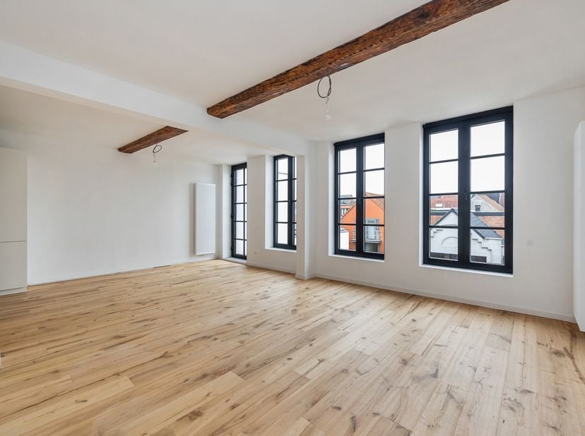 Prachtig gerenoveerd appartement in hartje Lier!<br />
Ligging:<br />
Dit verborgen juweeltje ligt op de ideale locatie, aan het begin van de charmant