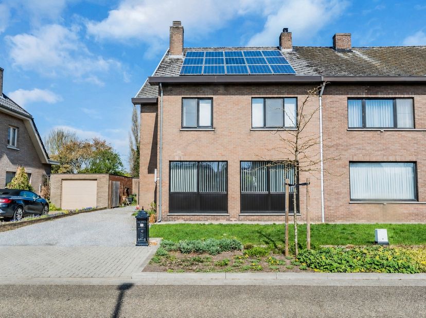 Charmante gezinswoning met 4 slaapkamers en zonnige tuin in een rustige buurt van Tessenderlo-Ham<br />
In een aangename en residentiële buurt van Tes