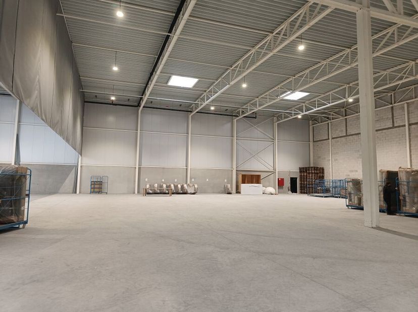 Dit nieuwbouw magazijn langs de ring van Lier biedt je de combinatie van logistieke ruimte en kantoorruimte. De site maakt het mogelijk om je bedrijfs